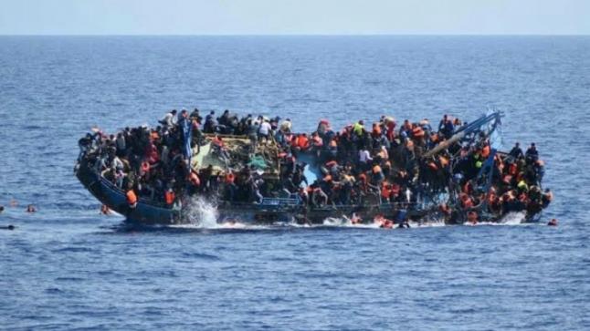 قبالة سواحل تونس…إنقاذ 394 مهاجراً من على قارب خشبي