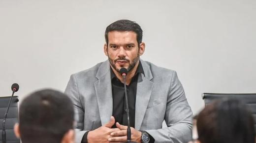 رئيس الاتحاد البرازيلي لكرة القدم…رفض الفكرة التي أثارت استهجانا كبيرا بارتداء اللون الاحمر