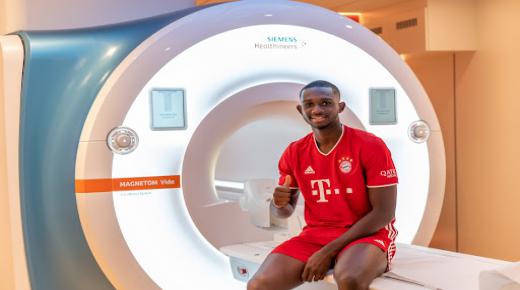 بايرن ميونخ يبرم عقدا مع كواسي ويقترب من ساني